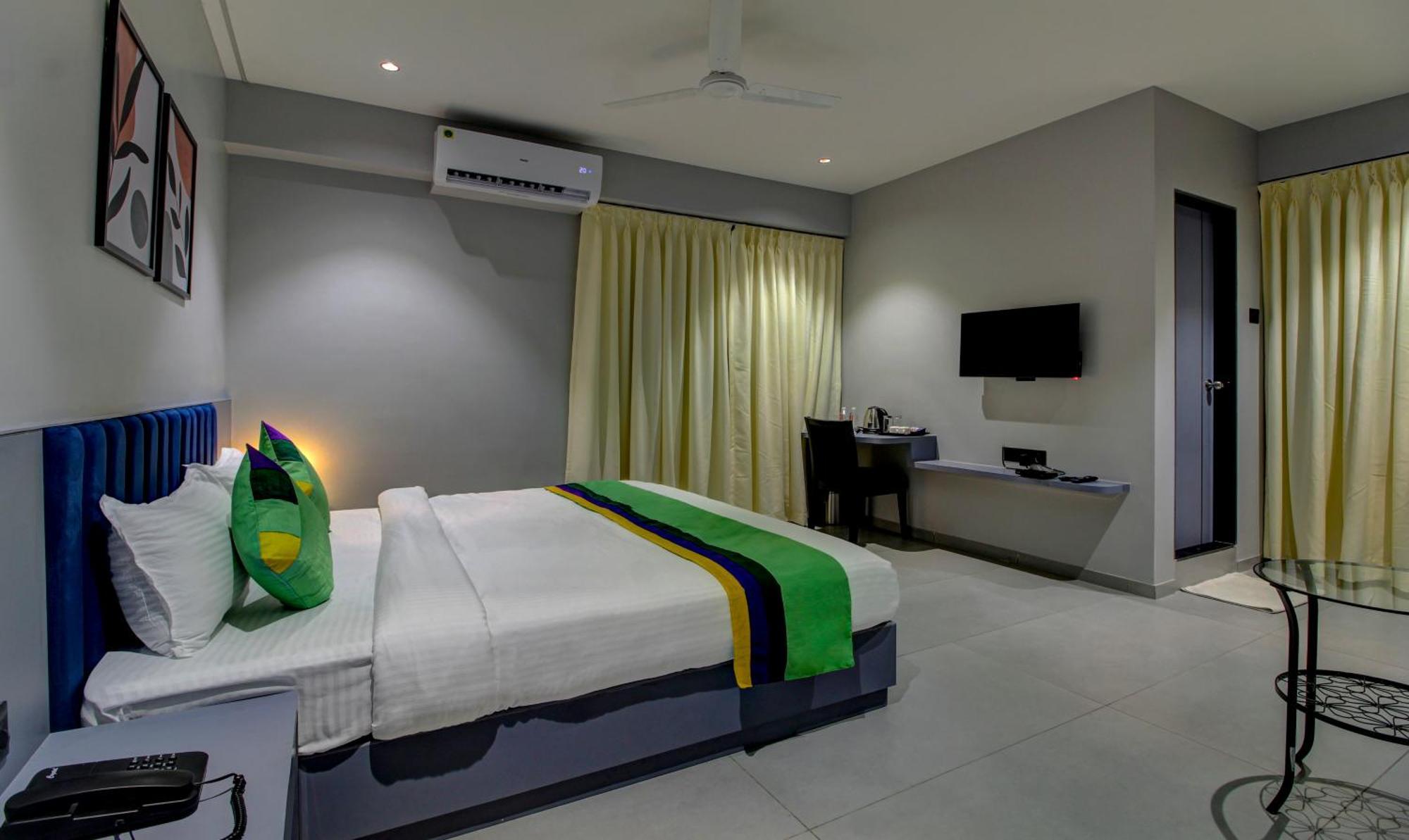 Comfort Inn Baner- Indian Nationals Only Pune Bagian luar foto