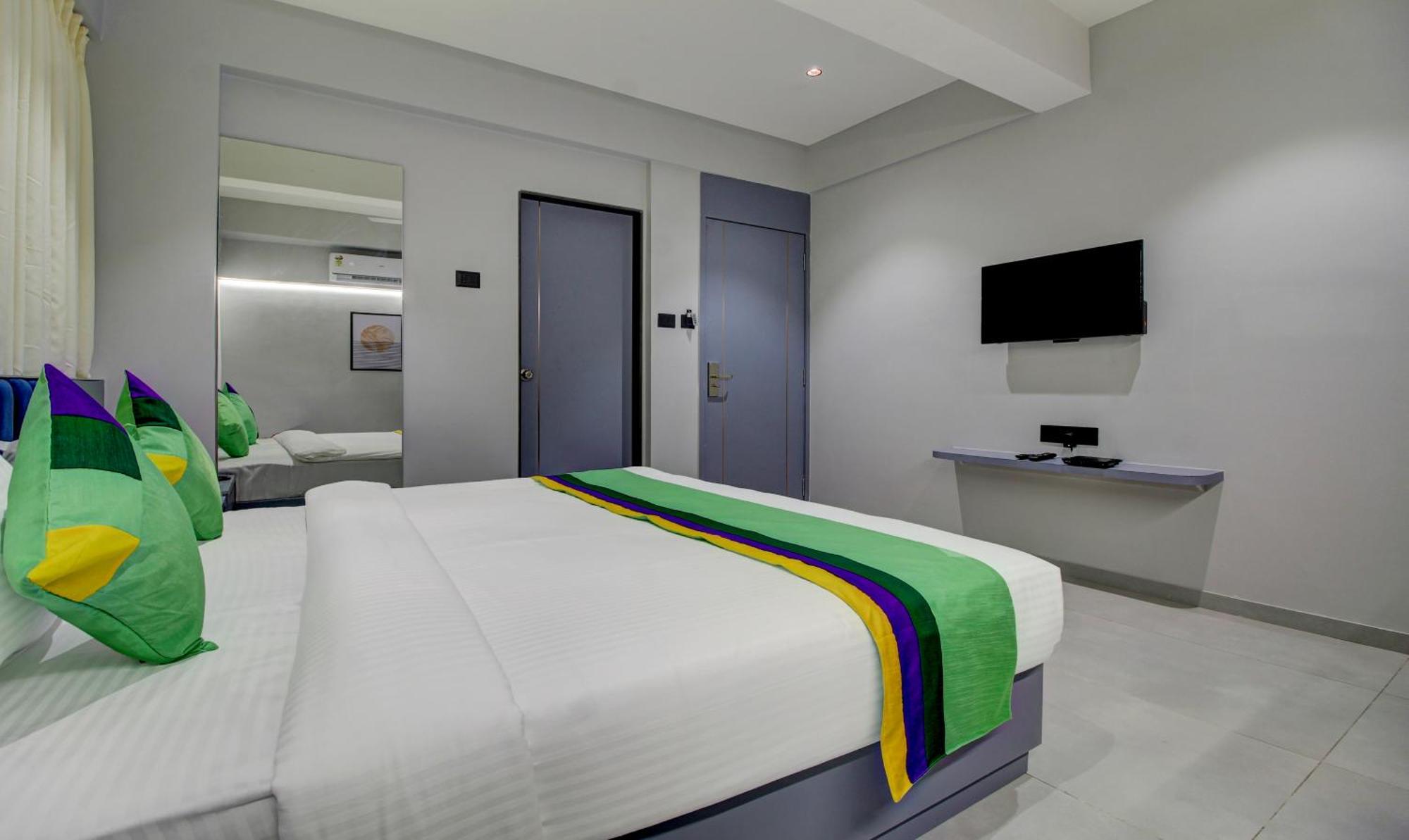 Comfort Inn Baner- Indian Nationals Only Pune Bagian luar foto