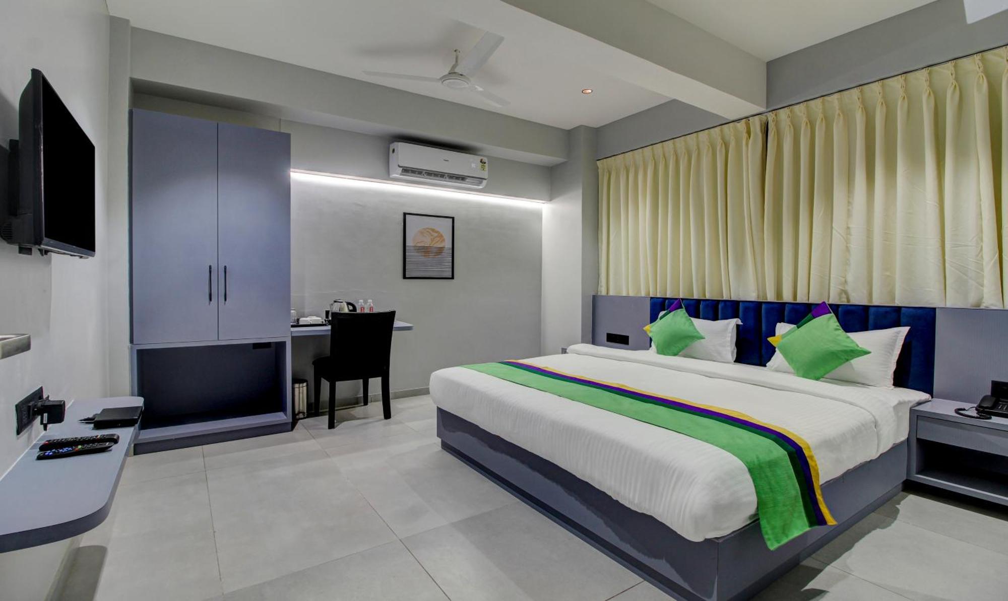 Comfort Inn Baner- Indian Nationals Only Pune Bagian luar foto